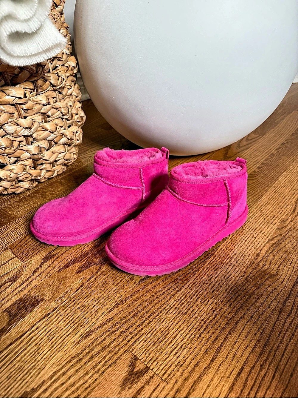 UGG Classic Mini Boots in Pink Girls US 3